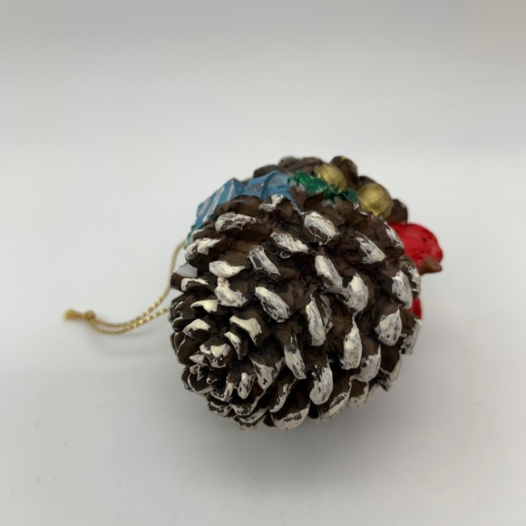 Vintage Rustic Ceramic Snowy Pinecone Birds & Presents Christmas Ornament - Picture 11 of 12